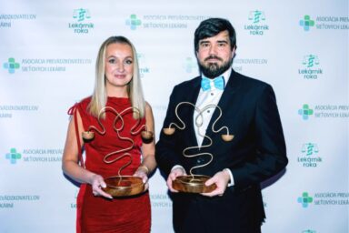 Mgr. Martina Korintušová a PharmDr. Pavel Petrovič, víťazi ankety Lekárnik 2025