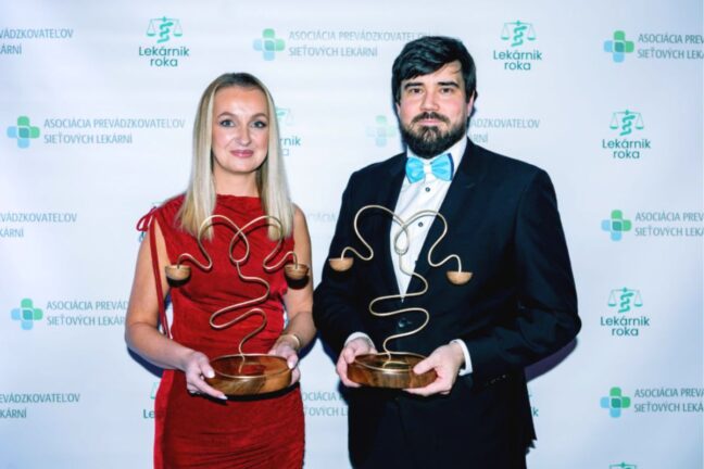 Mgr. Martina Korintušová a PharmDr. Pavel Petrovič, víťazi ankety Lekárnik 2025