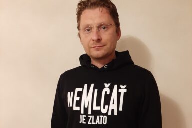 Predseda Lekárskeho odborového združenia Peter Visolajský. Peter Kotlár čelí ostrej kritike