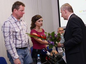 Na včerejší tiskové konferenci IKEM poděkoval rodičům, kteří na začátku roku tragicky přišli o dítě a rozhodli se pro dárcovství orgánů. Foto: IKEM